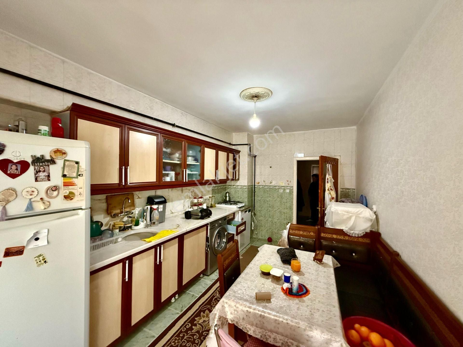 Kalecik Emlak'tan Merkezde 3+1 Orta Kat Ön Cepheli Daire - Görsel 3