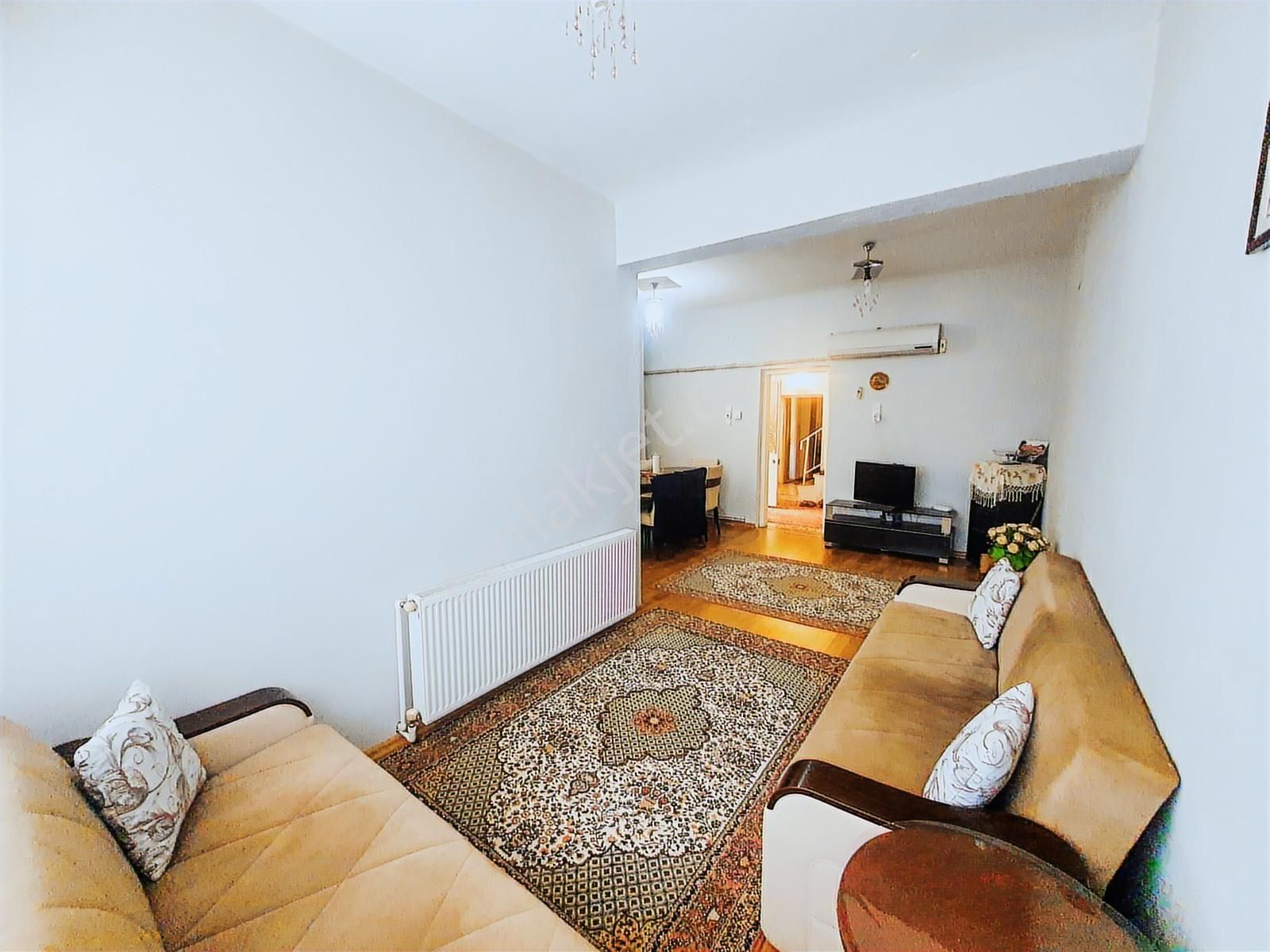 Karabağlar Selvilide Merkezi Konum Avlulu, Teraslı 4+1 Müstakil - Görsel 3