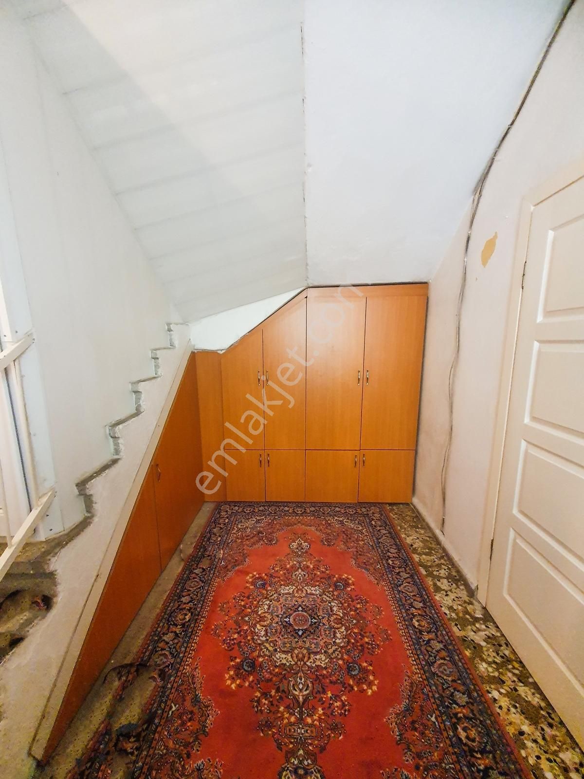 Karabağlar Selvilide Merkezi Konum Avlulu, Teraslı 4+1 Müstakil - Görsel 34