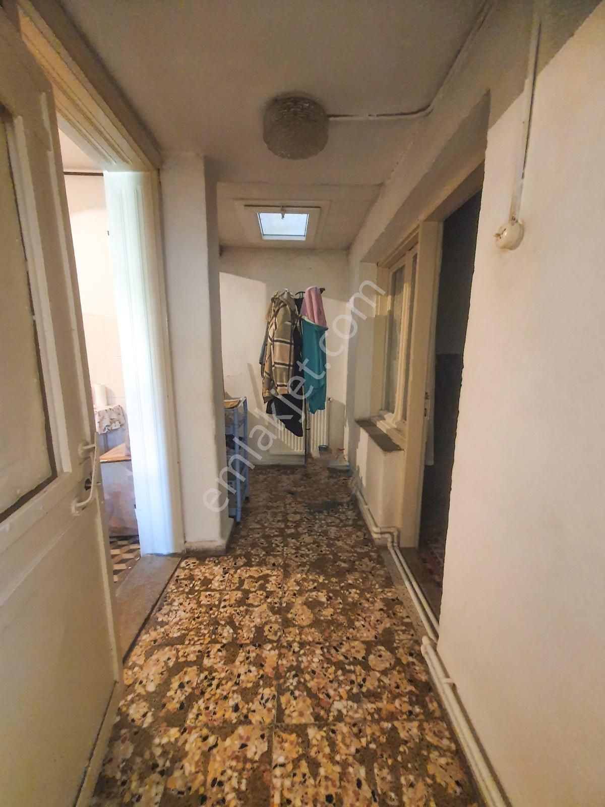 Karabağlar Selvilide Merkezi Konum Avlulu, Teraslı 4+1 Müstakil - Görsel 6