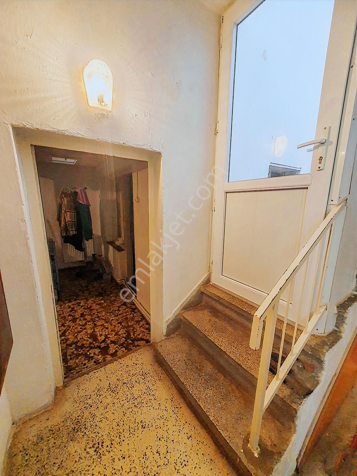 Karabağlar Selvilide Merkezi Konum Avlulu, Teraslı 4+1 Müstakil - Görsel 27