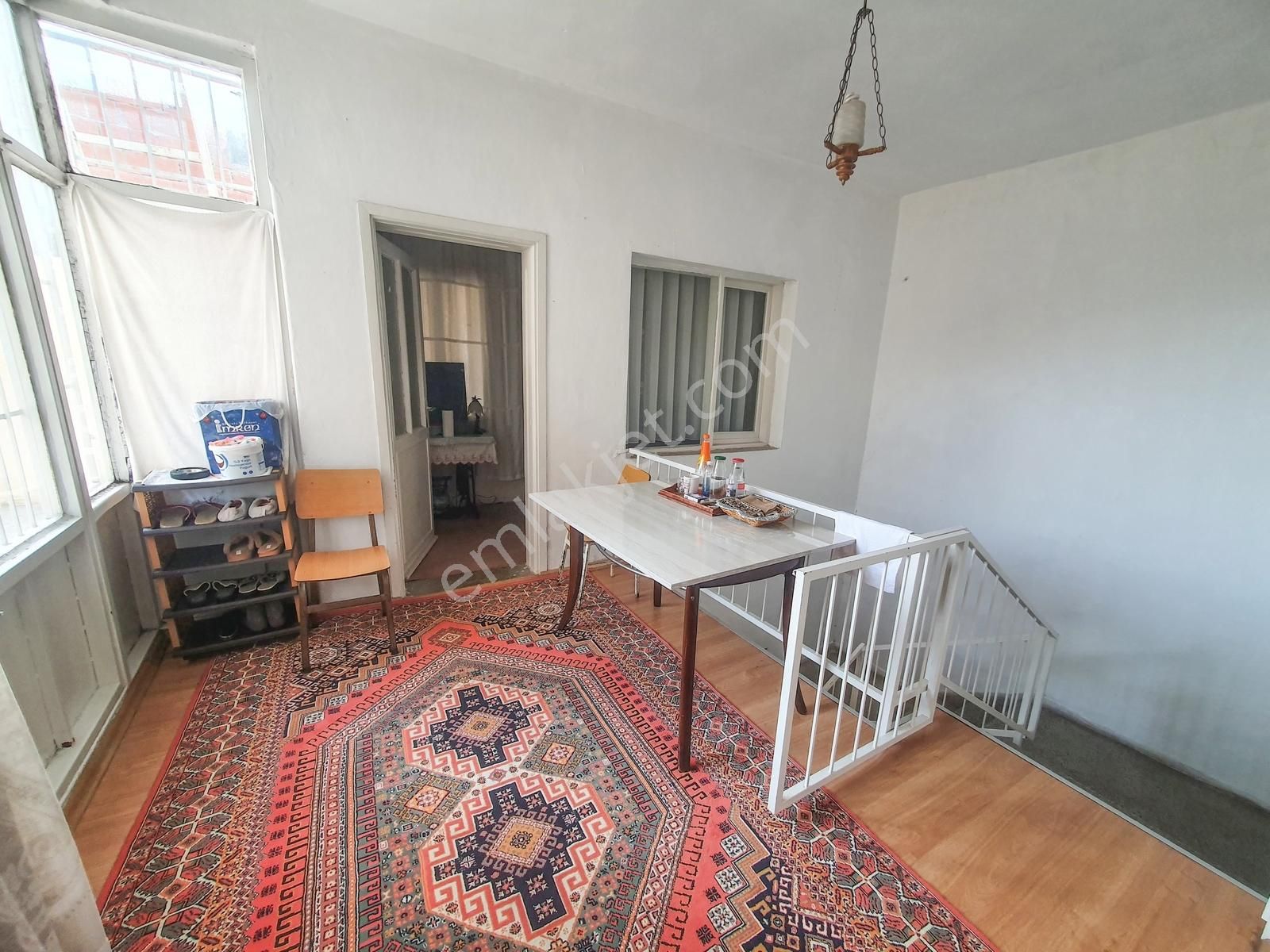 Karabağlar Selvilide Merkezi Konum Avlulu, Teraslı 4+1 Müstakil - Görsel 8