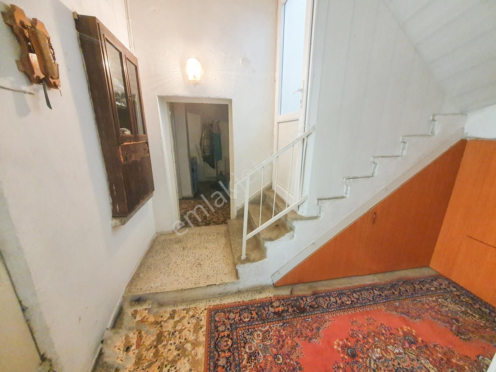 Karabağlar Selvilide Merkezi Konum Avlulu, Teraslı 4+1 Müstakil - Görsel 20