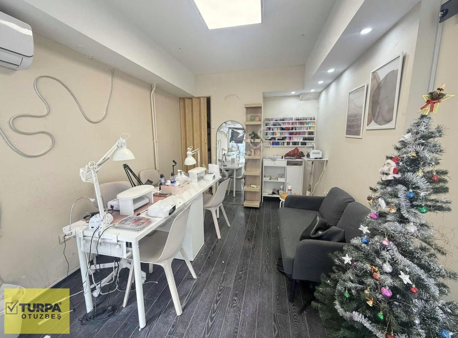 Turpa Otuzbeş'ten Mithatpaşa Caddesi Üzeri Bakımlı Dükkan - Görsel 4