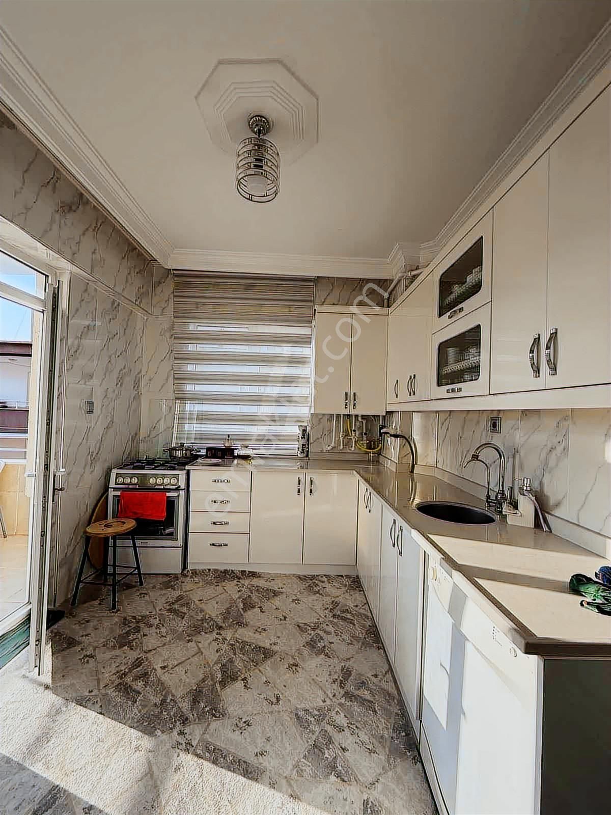 Uzaydan Yeditepede Satılık Geniş Bakımlı Daire - Görsel 21