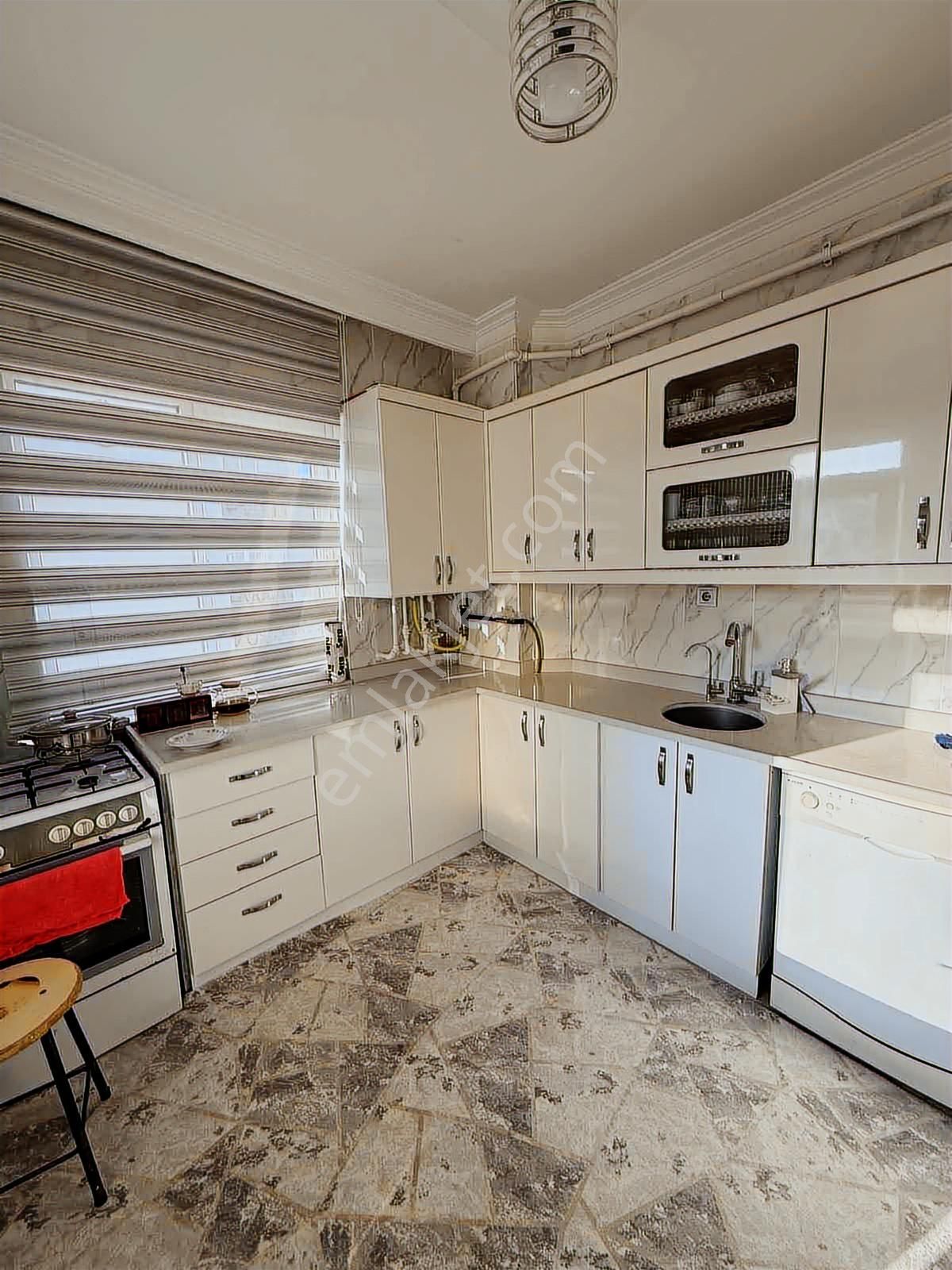 Uzaydan Yeditepede Satılık Geniş Bakımlı Daire - Görsel 15