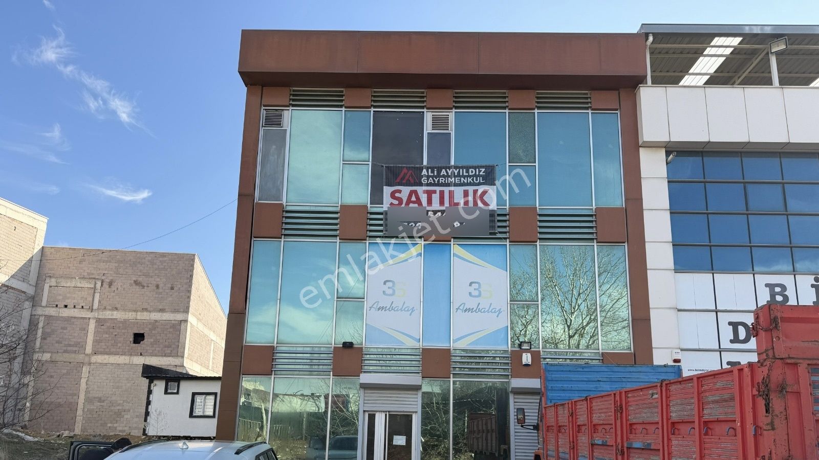 Uzağıçağı Caddesi Üzeri Satılık İş Yeri-1