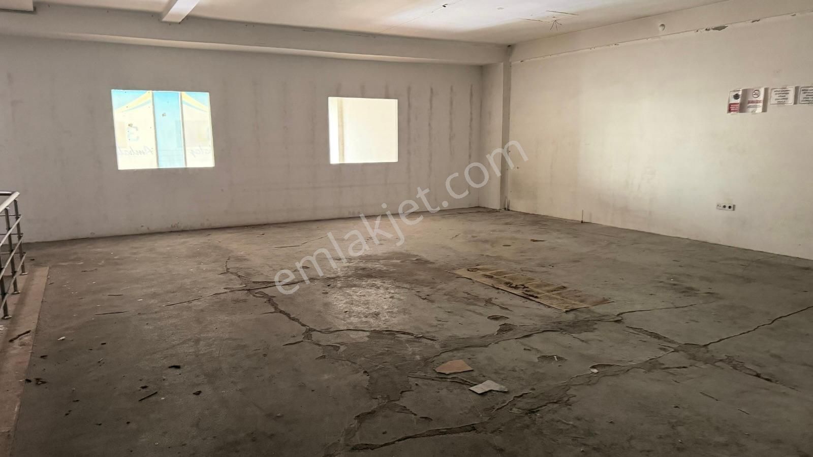 Uzağıçağı Caddesi Üzeri Satılık İş Yeri-1 - Görsel 8