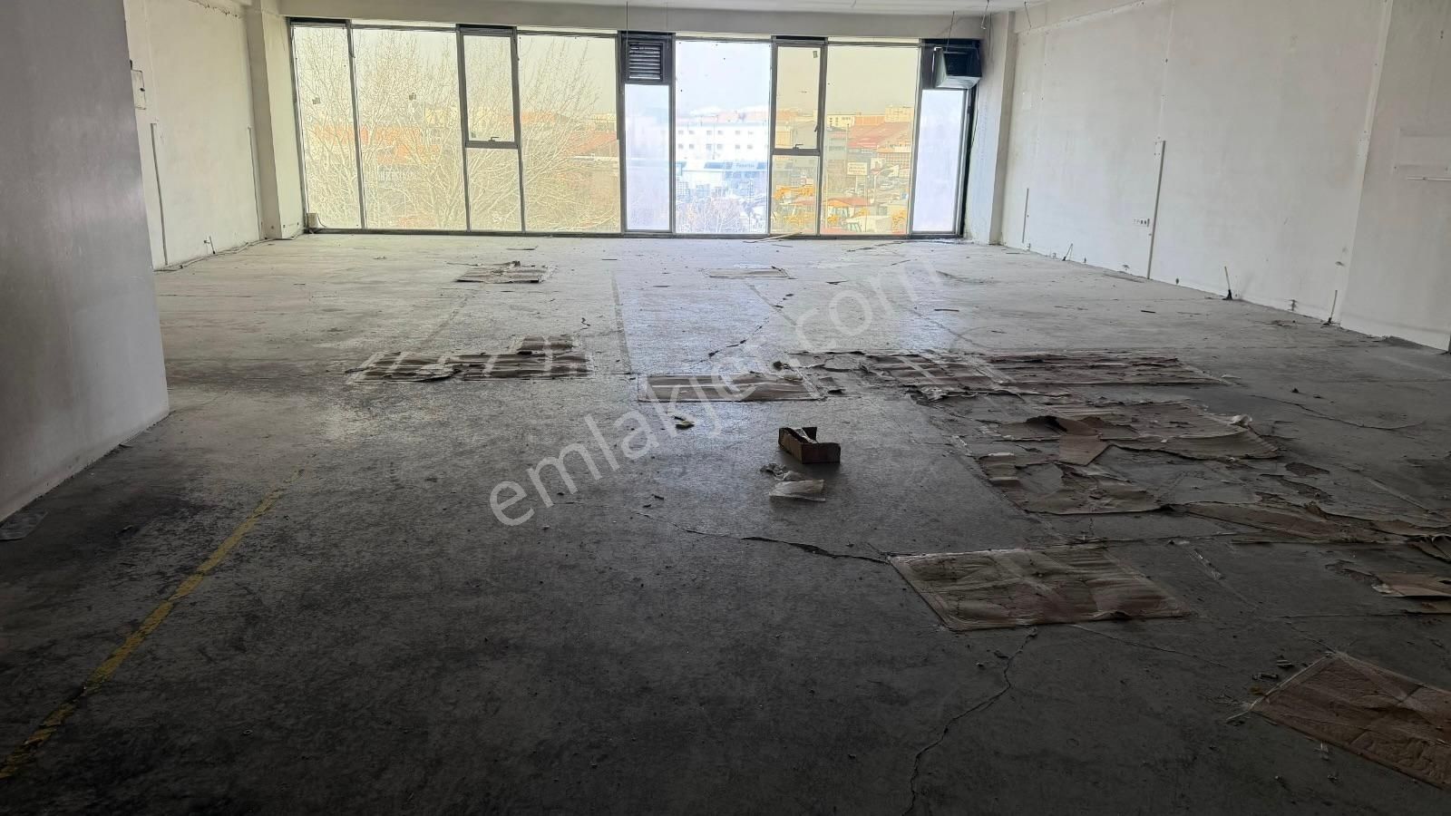 Uzağıçağı Caddesi Üzeri Satılık İş Yeri-1 - Görsel 13