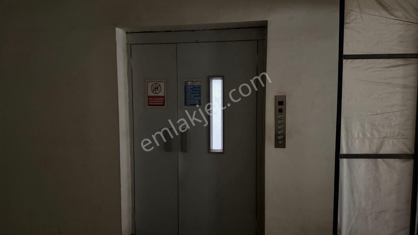 Uzağıçağı Caddesi Üzeri Satılık İş Yeri-1 - Görsel 10