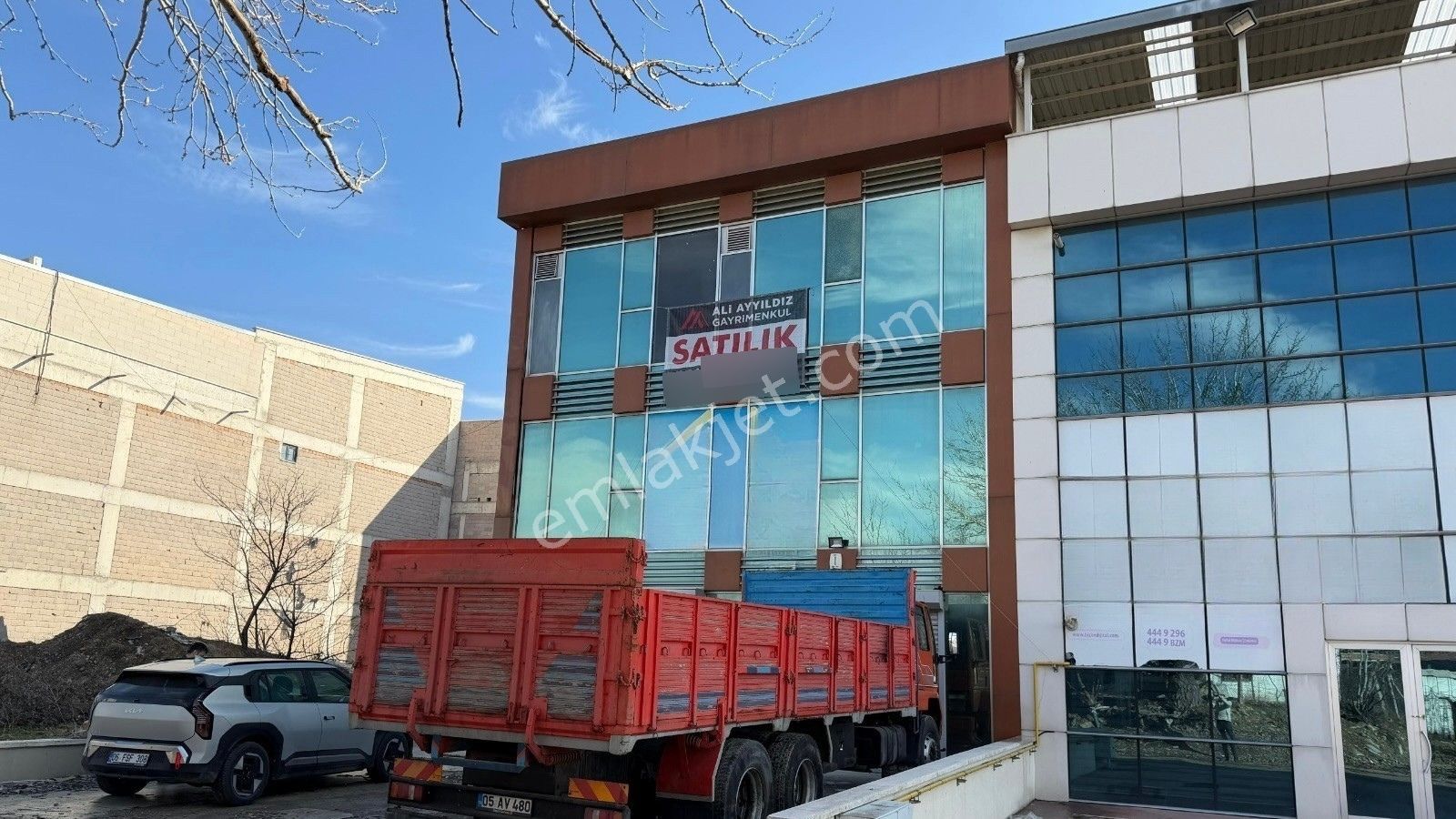 Uzağıçağı Caddesi Üzeri Satılık İş Yeri-1 - Görsel 2