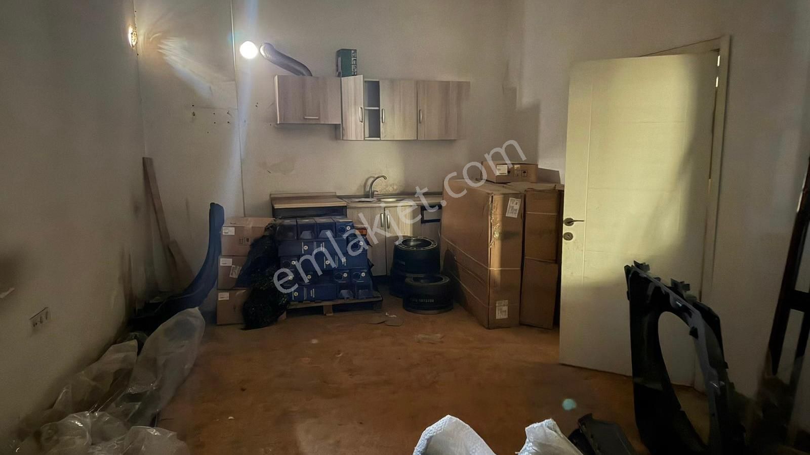 Uzağıçağı Caddesi Üzeri Satılık İş Yeri-1 - Görsel 11