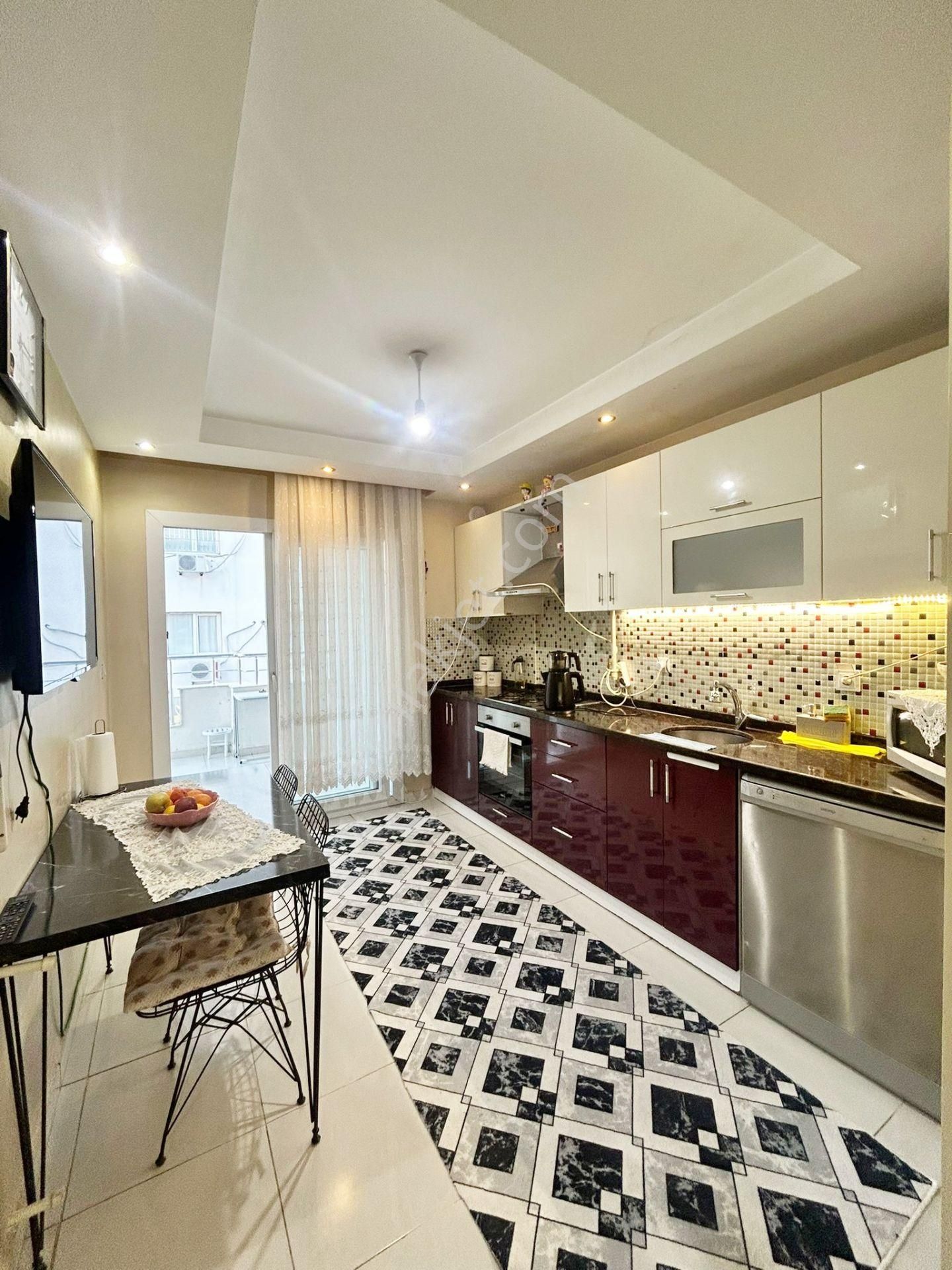 Mavi_bulvar'da_metroya_yakın_kapalı_mutfak_3+1_çiftbanyo_giyinme_odalı