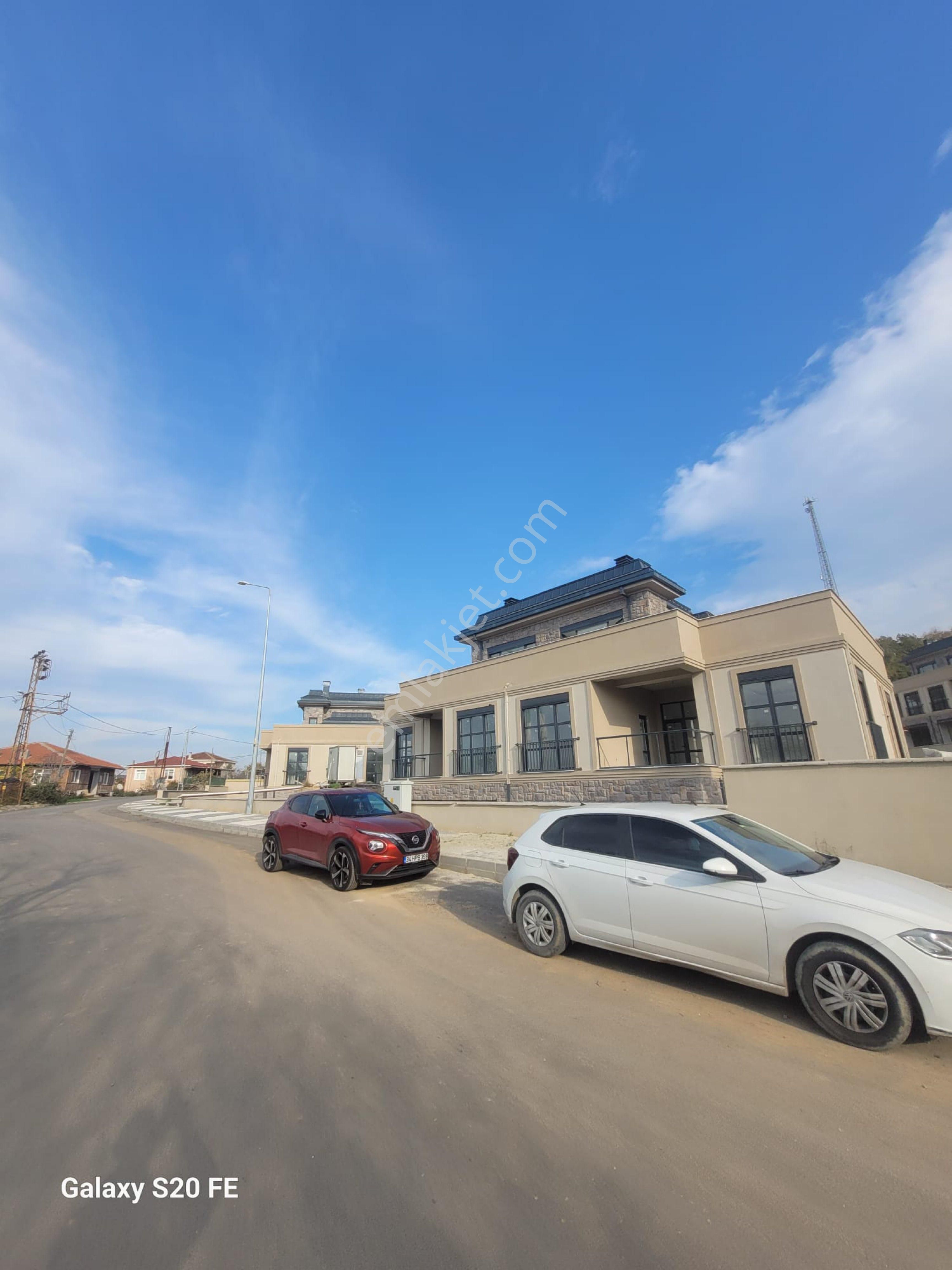 Çekmeköy Huzzak Ömerli Maniero 5+1 İkiz Villa 534m2