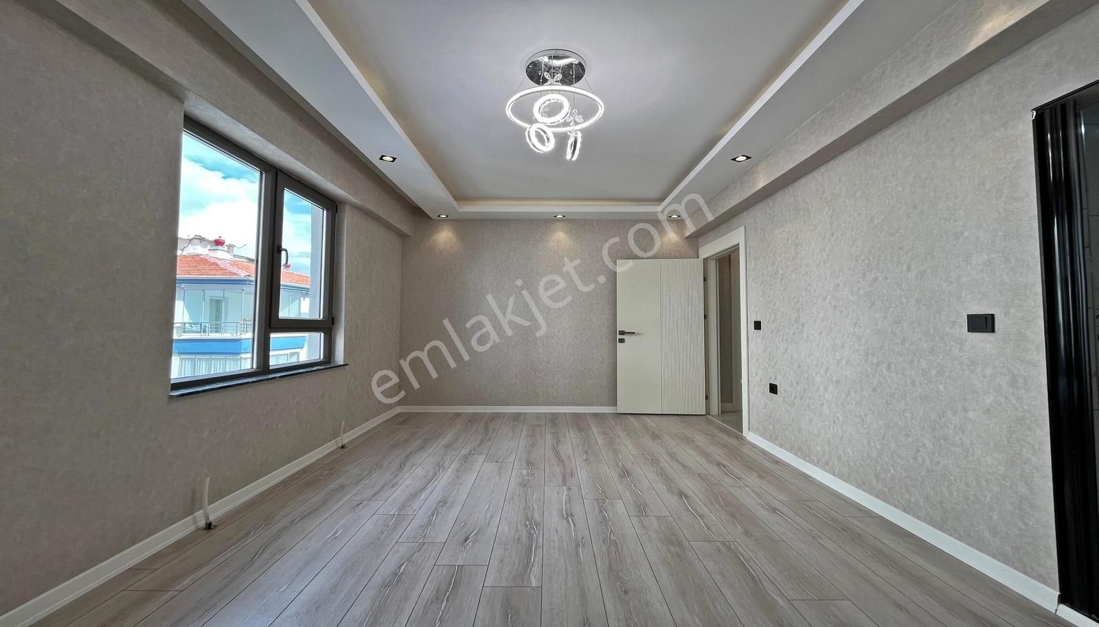 Keçiören'de Ana Caddeye 1 Sk. İlk Ve Orta Okul Yakını 3+1 Daire - Görsel 13