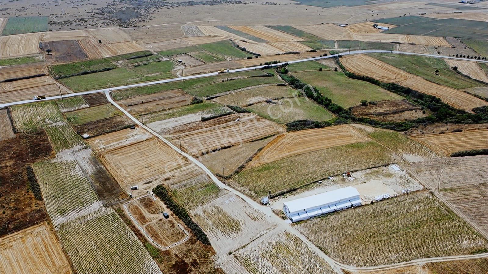 Saray Kurtdere Köyünde 1880 M2 Tek Tapu Tarla