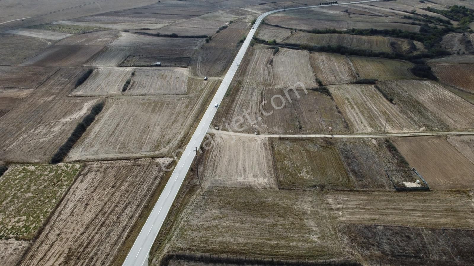 Saray Kurtdere Köyünde 1880 M2 Tek Tapu Tarla - Görsel 9