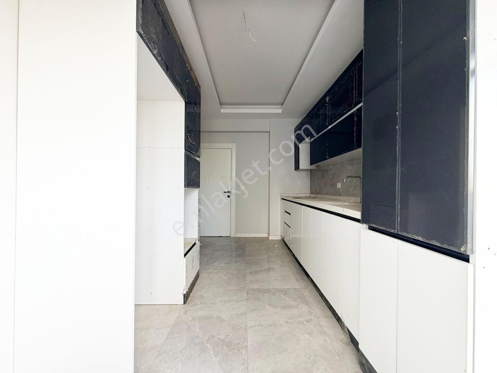 Yuvam Gayrimenkul'den Ara Katta Acil Satılık 3+1