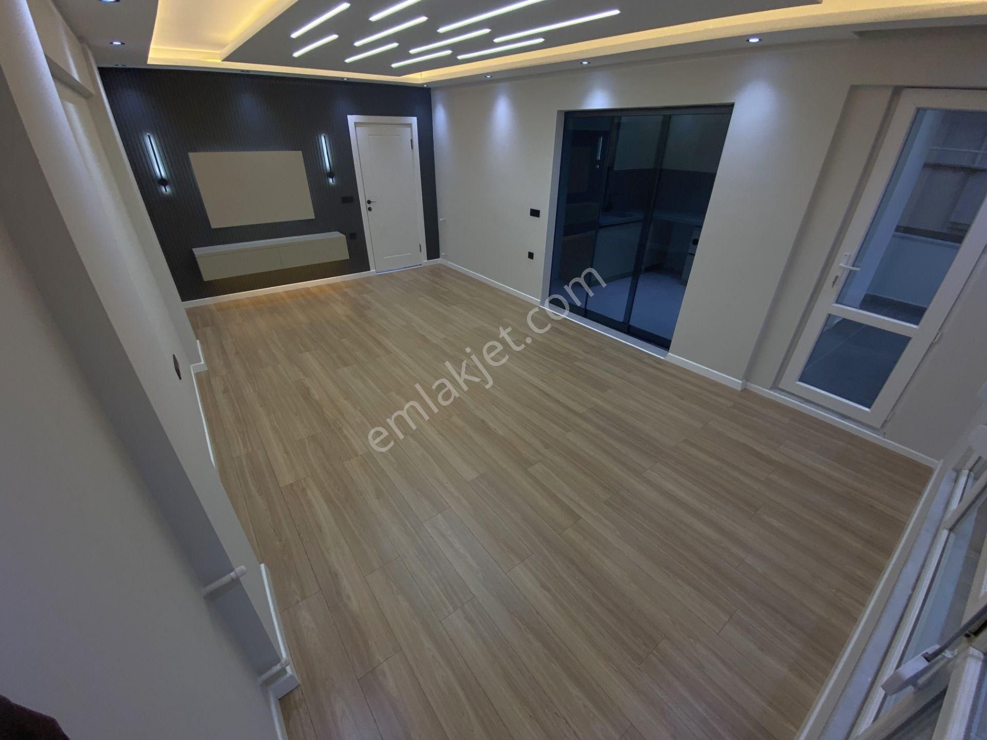 Jet Emlaktan Akçay Merkezde Tasarım Harikası Denize 200m Lüx 2+1 - Görsel 7