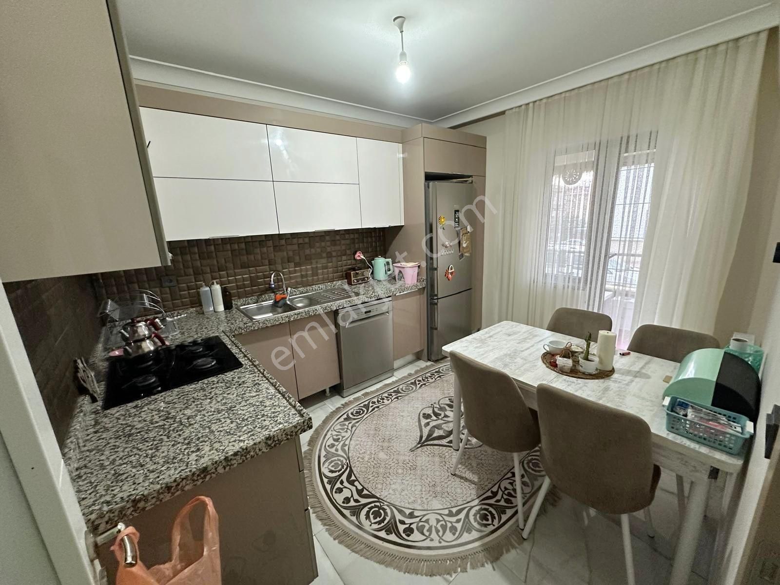 Menderes'te 3+1 Yüksek Giriş Site İçerisinde Satılık Geniş Daire