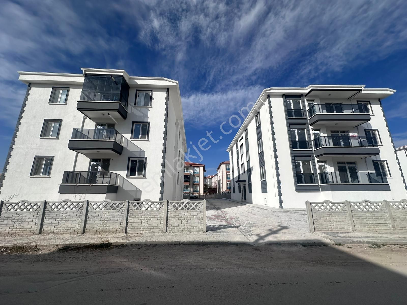 Afyon Üçok Emlaktan Fatih Mah Satılık 3+1 Sıfır Lüx Daireler