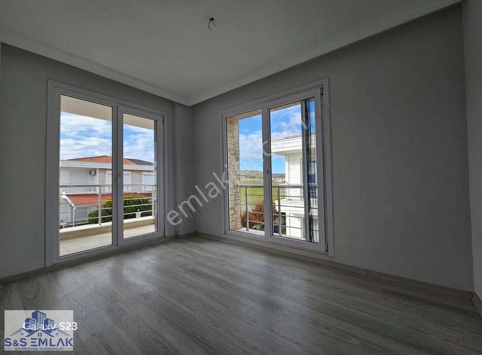 S&s Emlakdan Küçükköyde Havuzlusite İçerisinde Satılık 3+1 Villa - Görsel 14