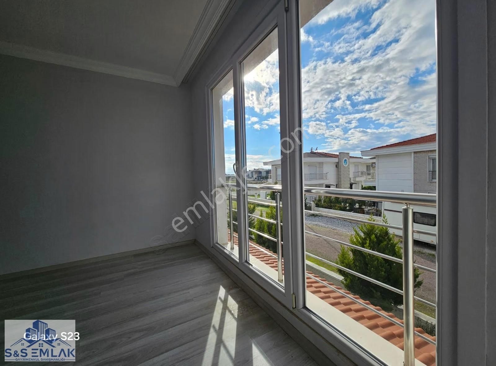 S&s Emlakdan Küçükköyde Havuzlusite İçerisinde Satılık 3+1 Villa - Görsel 5