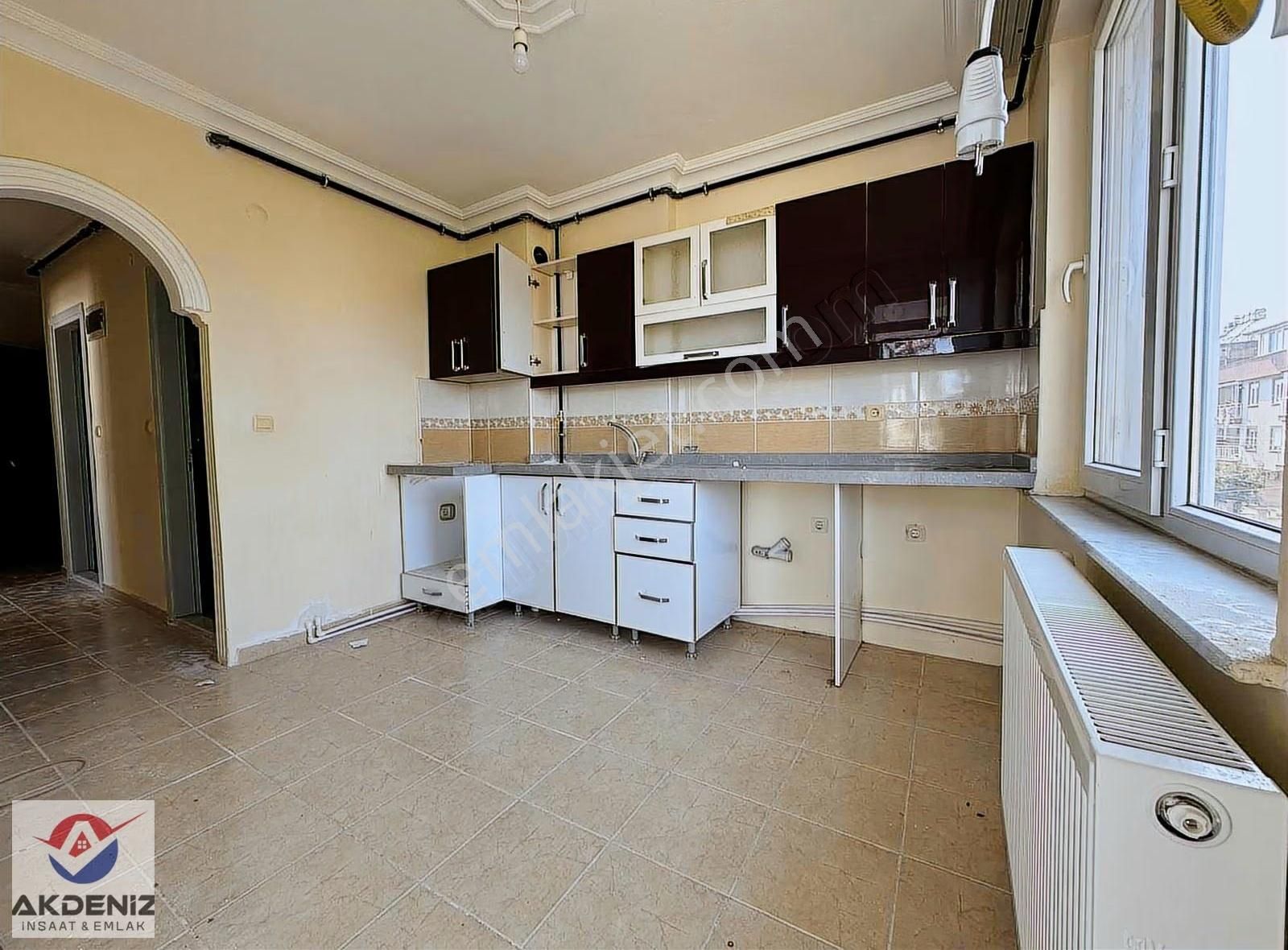 Yeni Emek Mahellesi Cadde Yakını Doğalgazlı Katta 2+1 Daire