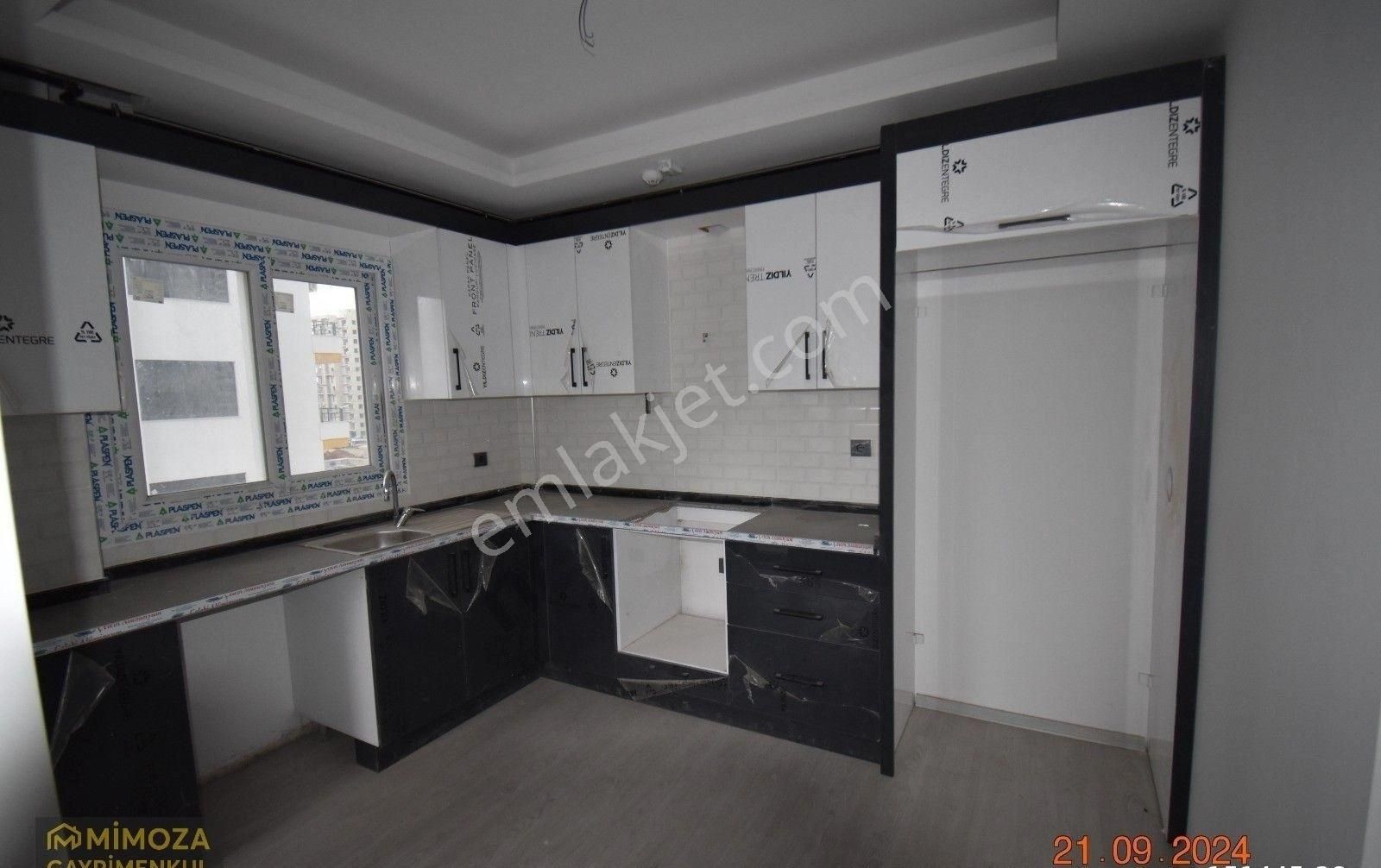 Merkezi Konum, Cadde Üzerinde Kiralık 2+1 Daire - Görsel 2