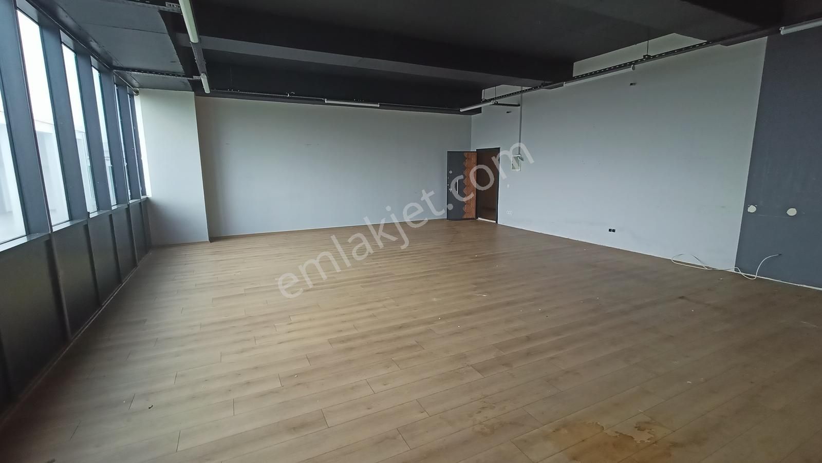 İstim Sanayi Sitesinde Kiralık Balkonlu Tek Ofis - Görsel 32