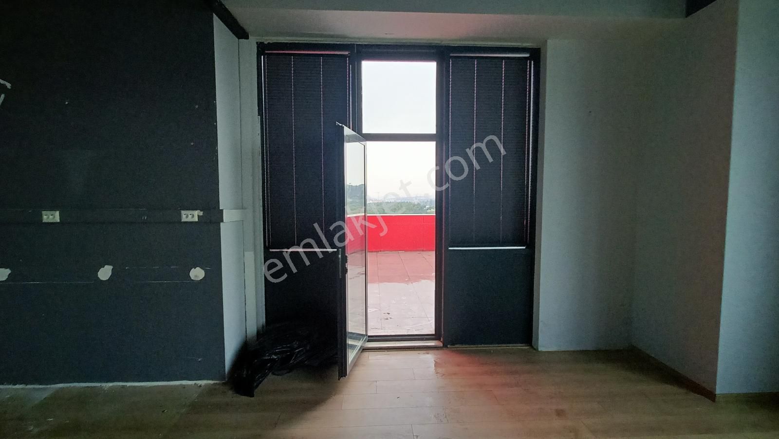 İstim Sanayi Sitesinde Kiralık Balkonlu Tek Ofis - Görsel 28