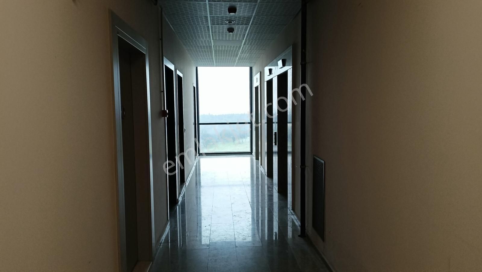 İstim Sanayi Sitesinde Kiralık Balkonlu Tek Ofis - Görsel 3