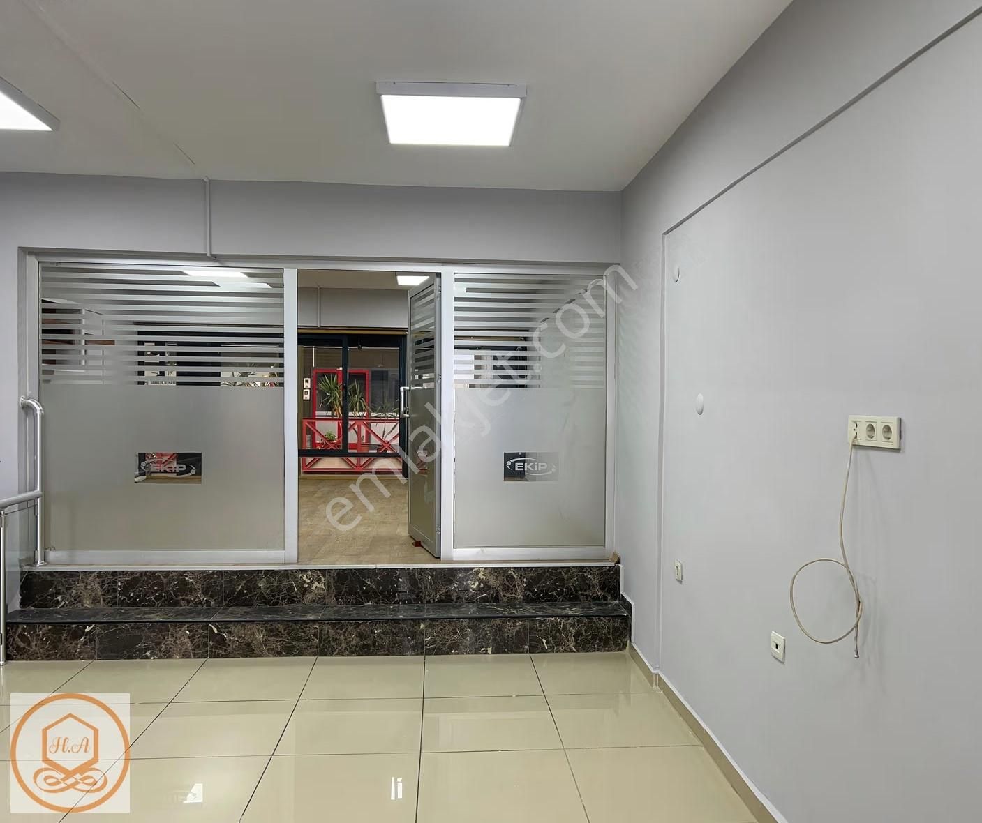 Tektilkent Ticaret Merkezinde 120m2 Tadilatlı Yapılı Kiralık - Görsel 10