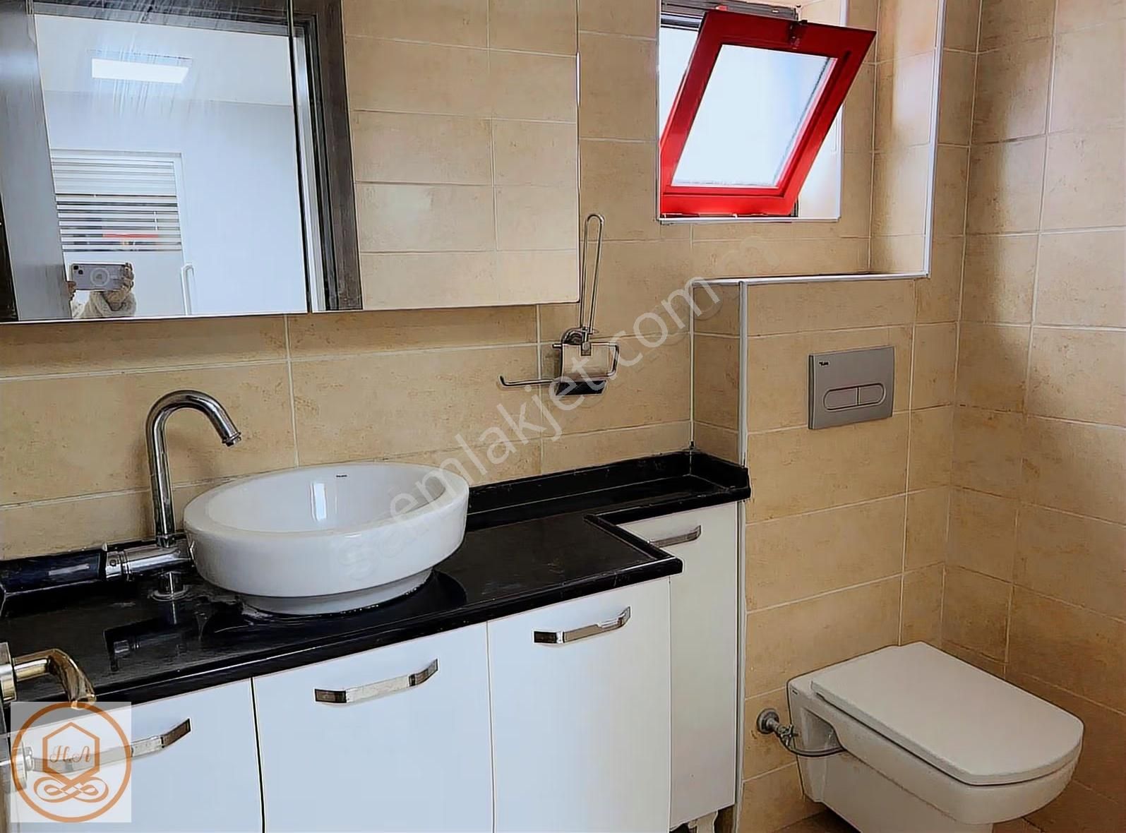 Tektilkent Ticaret Merkezinde 120m2 Tadilatlı Yapılı Kiralık - Görsel 2