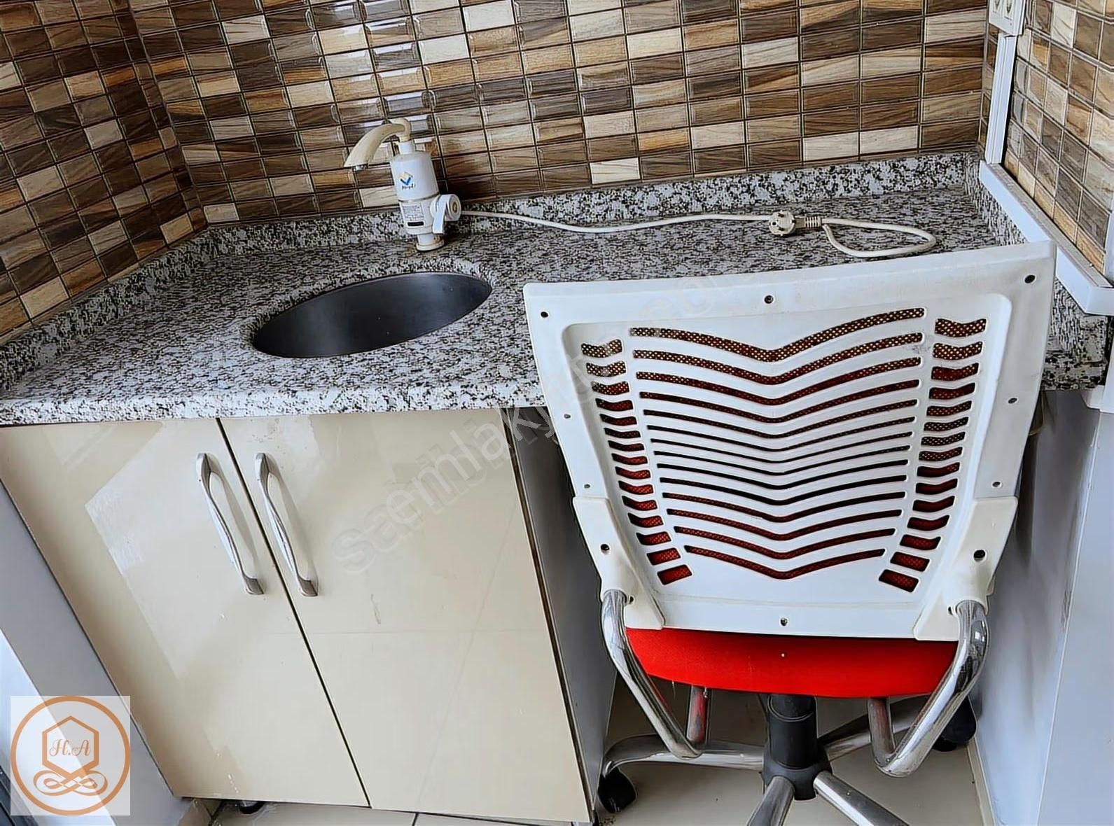 Tektilkent Ticaret Merkezinde 120m2 Tadilatlı Yapılı Kiralık - Görsel 3
