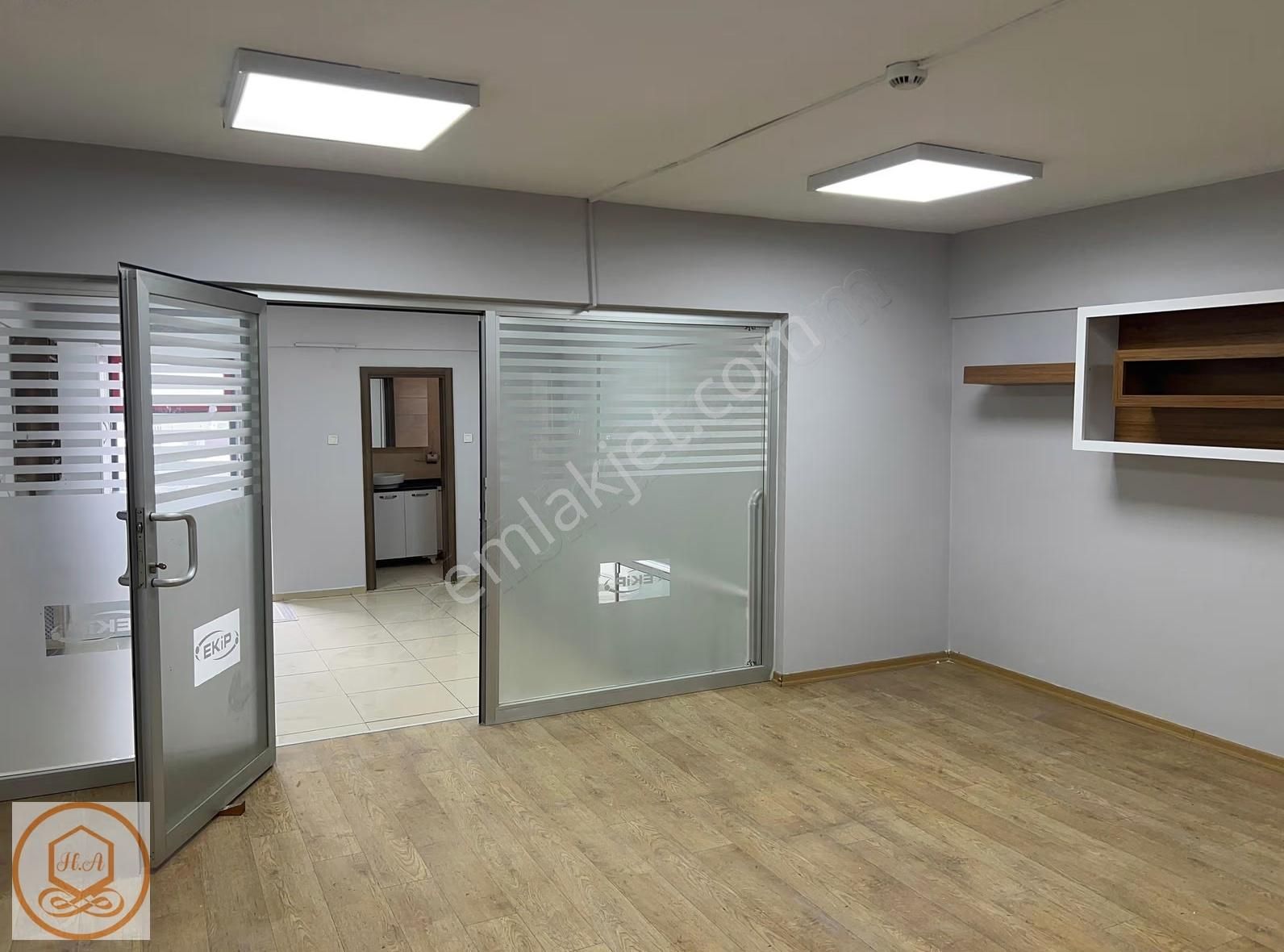 Tektilkent Ticaret Merkezinde 120m2 Tadilatlı Yapılı Kiralık - Görsel 11