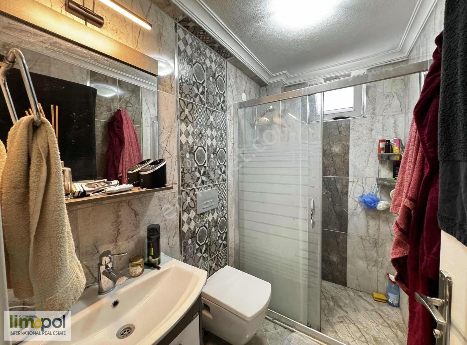 Patlangıç'ta 3+1 120 M2 Giriş Kat Nezih Sitede Satılık Daire - Görsel 3