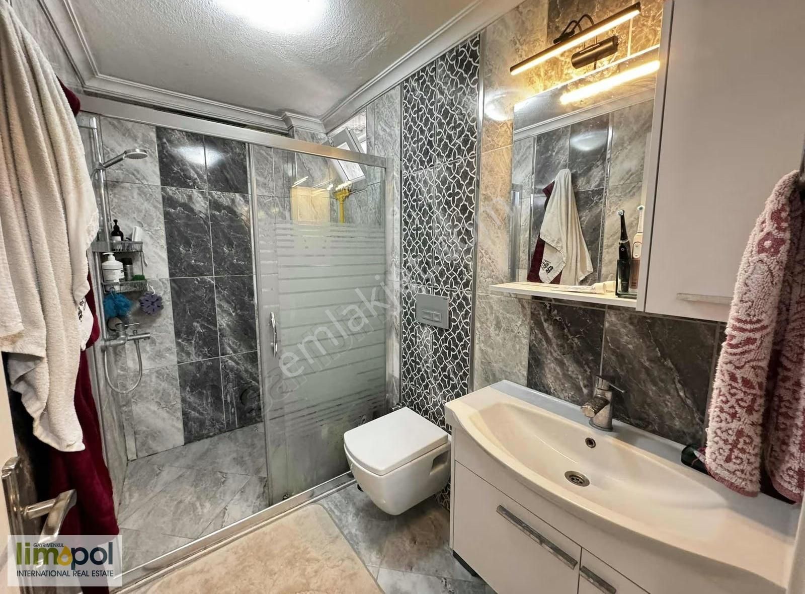 Patlangıç'ta 3+1 120 M2 Giriş Kat Nezih Sitede Satılık Daire - Görsel 2