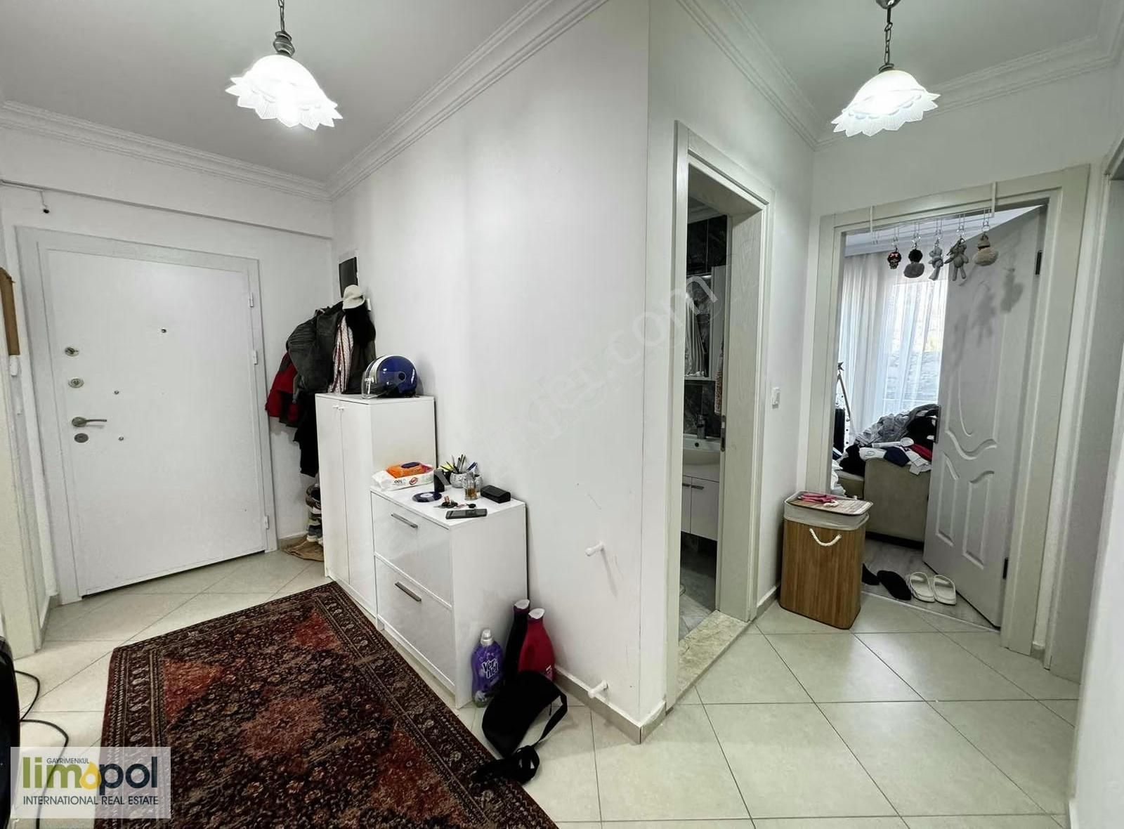 Patlangıç'ta 3+1 120 M2 Giriş Kat Nezih Sitede Satılık Daire - Görsel 6