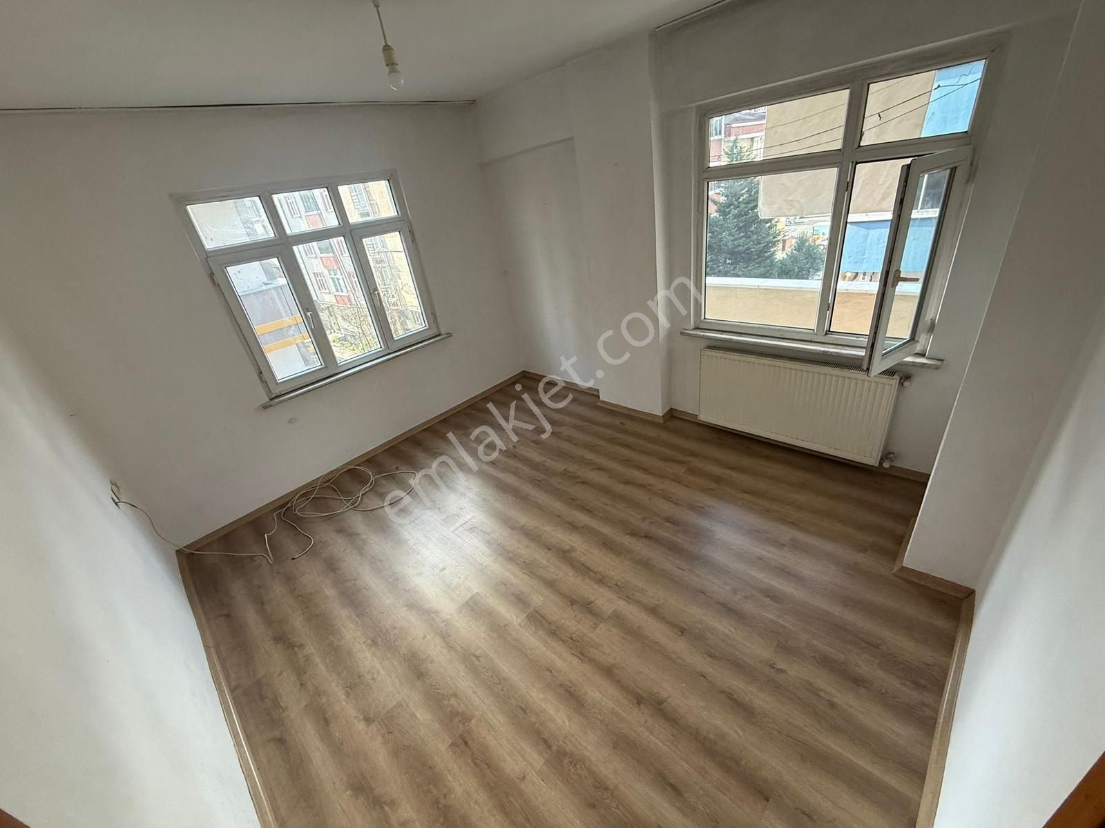 Home'dan İsmetpaşa Mah'de 2+1 95m² Kiralık 2.kat Temiz Daire..