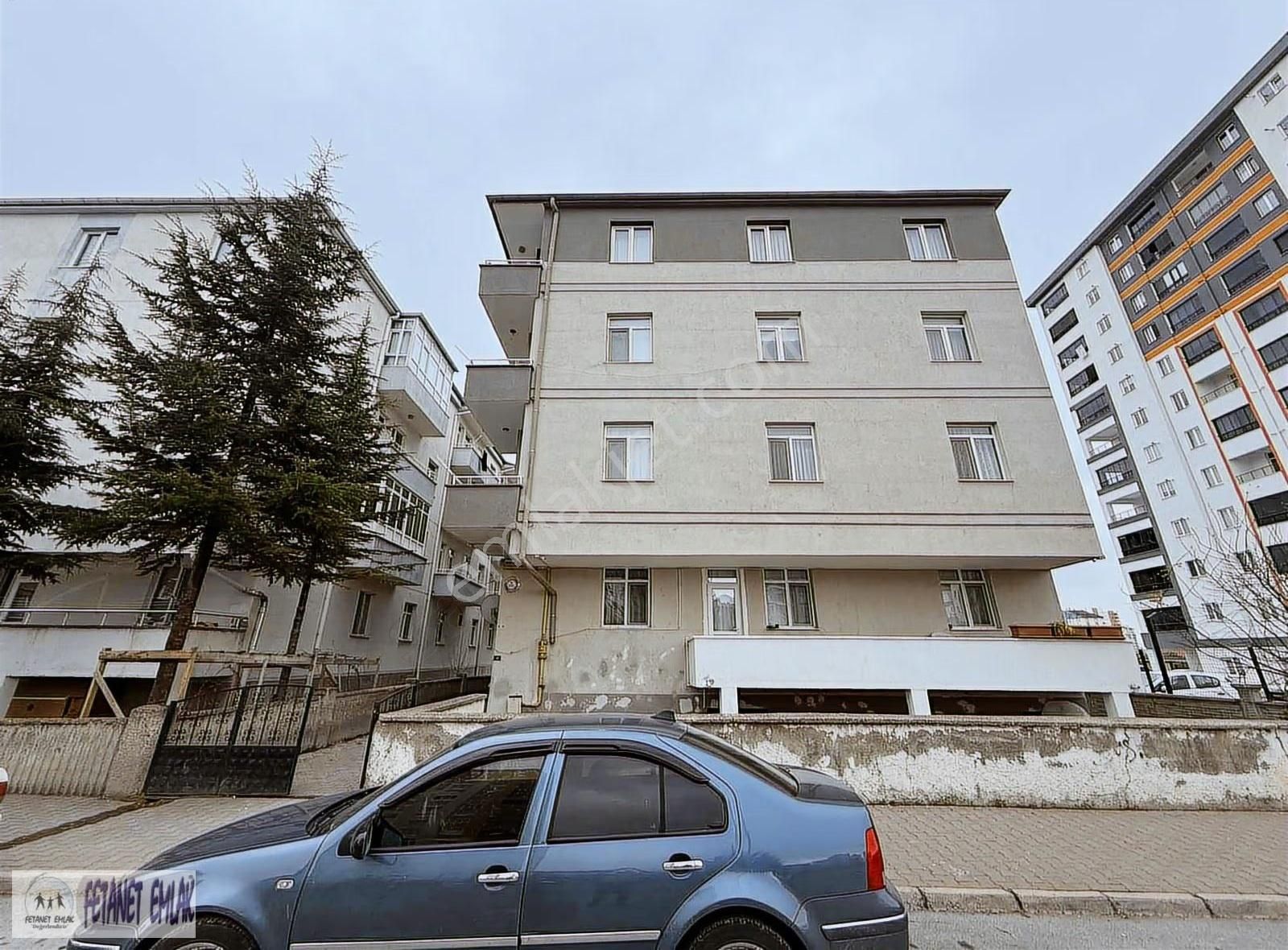 Fetanet Emlaktan Zümrüt Mahallesinde 3+1 Odalı Kiralık Daire