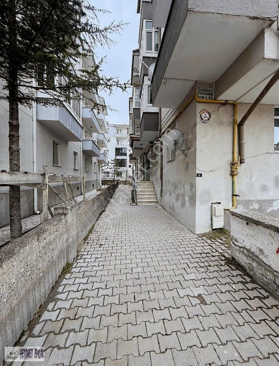 Fetanet Emlaktan Zümrüt Mahallesinde 3+1 Odalı Kiralık Daire - Görsel 5