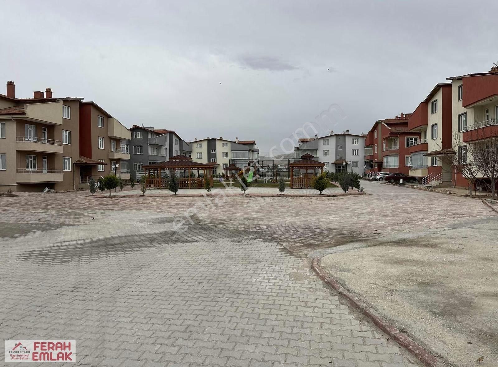 Abdülhamithan Caddesine Cephe Site İçi Satlık Dubleks Daire