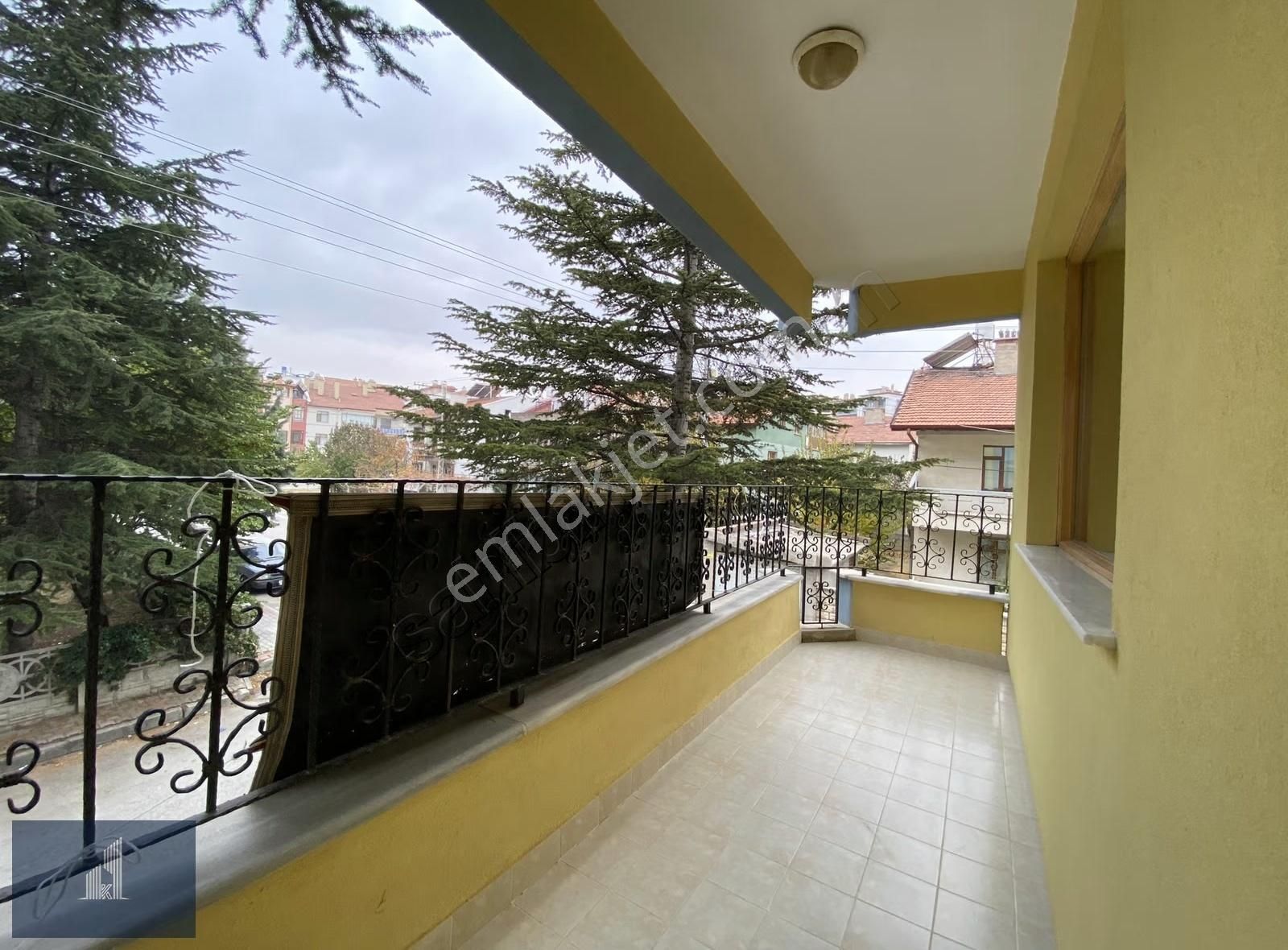 Kadir Dikici'den Alavardı Mahallesinde Satılık Geniş 3+1 Daire - Görsel 2