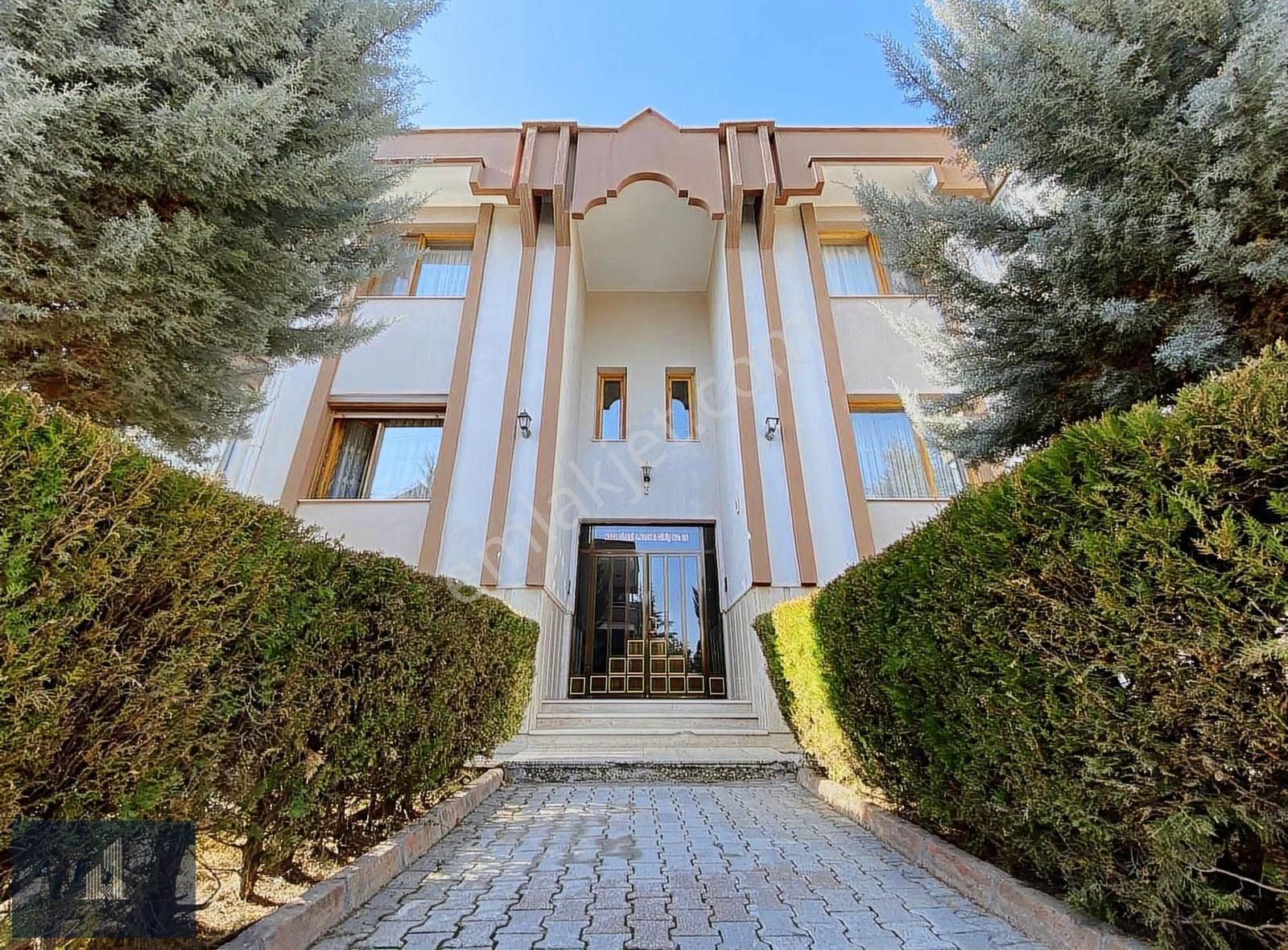 Erenköy Mahallesinde Huzur Dolu Site İçi Satılık 3+1 Daire