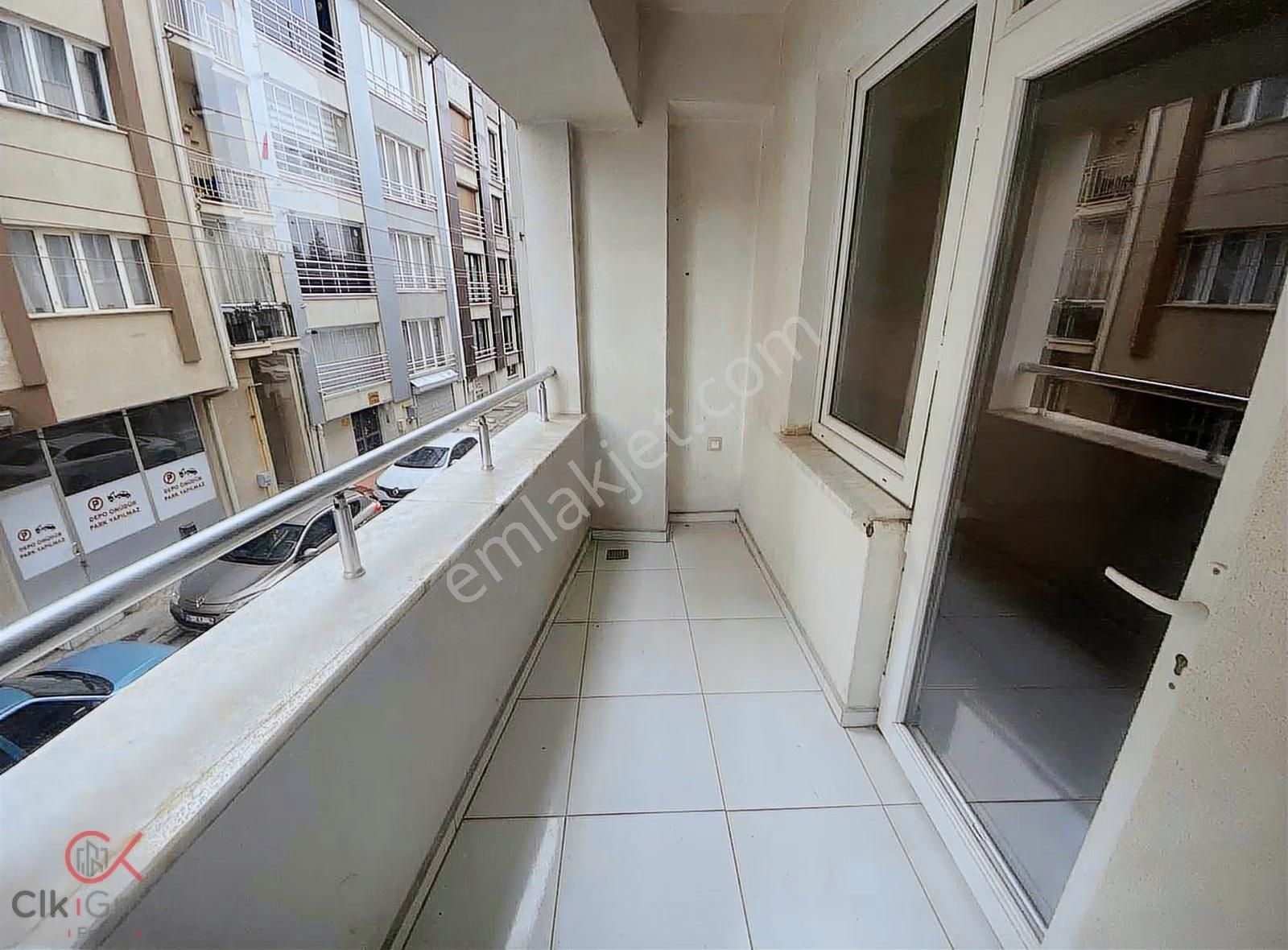 Clk'dan Borsa Caddesi Üzerinde Çağdaş Market Karşısı Kiralık 3+1 - Görsel 4