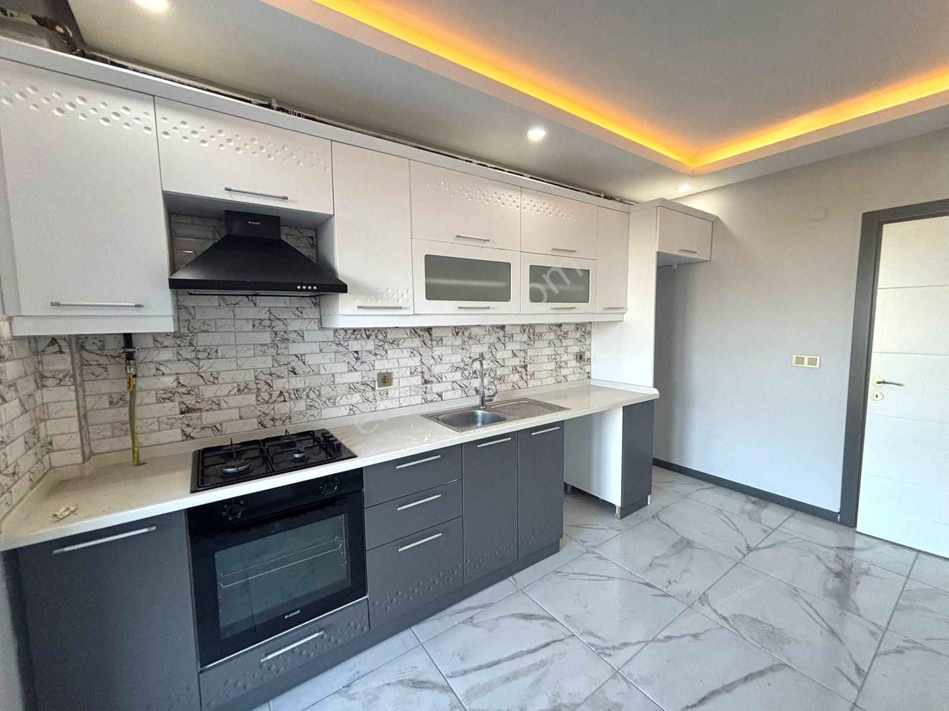 **eryıldız İnşaat'tan**tepe Bölgesinde İskanlı Ebeweyn Banyolu Kapalı Otoparklı Lüks 2+1