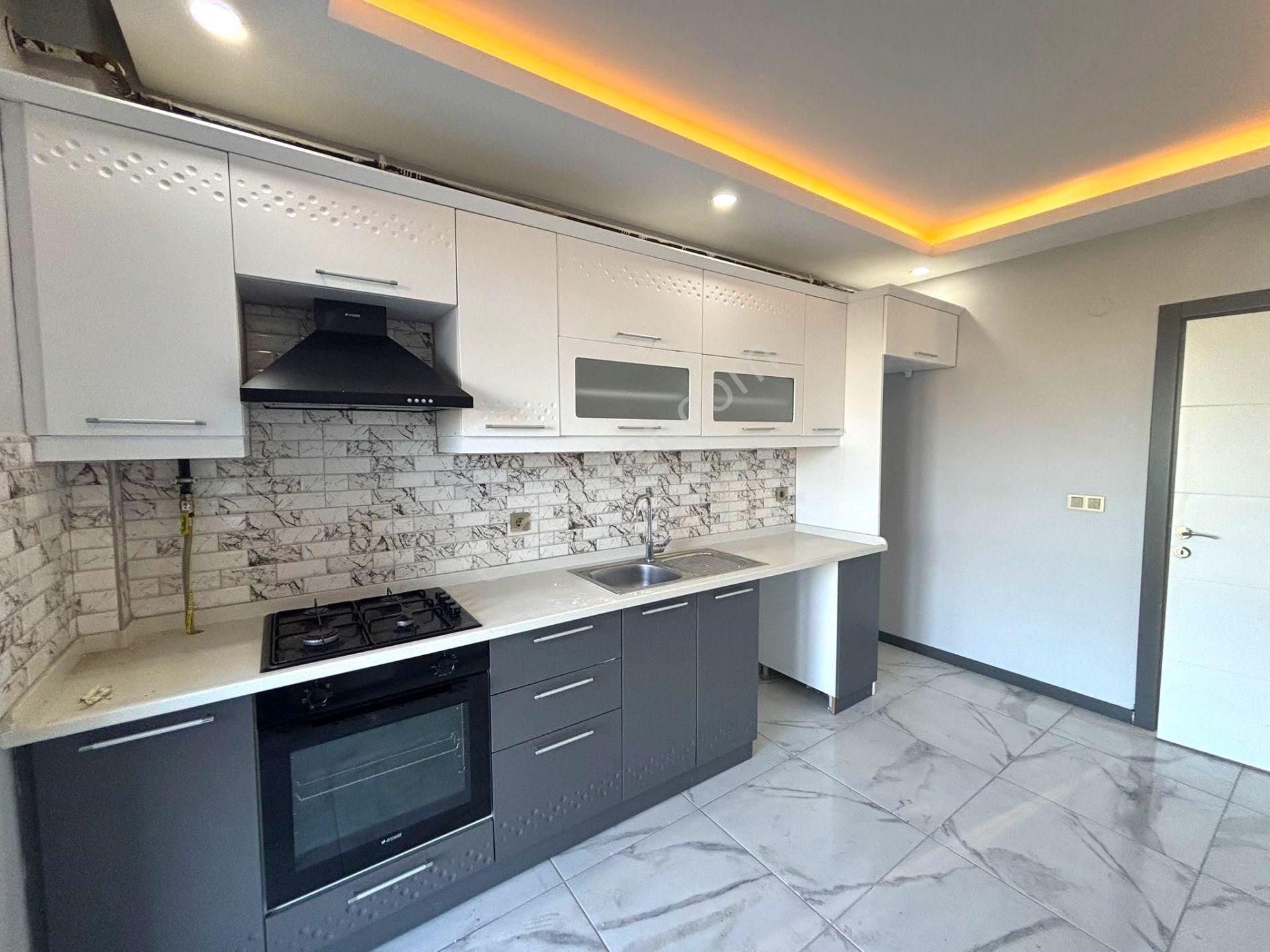 **eryıldız İnşaat'tan**tepe Bölgesinde İskanlı Ebeweyn Banyolu Kapalı Otoparklı Lüks 2+1 - Görsel 3