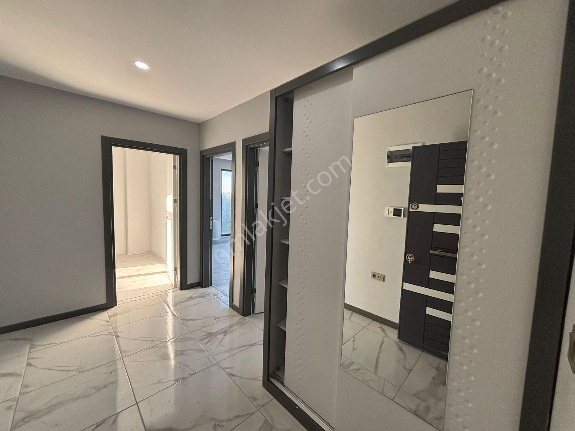 **eryıldız İnşaat'tan**tepe Bölgesinde İskanlı Ebeweyn Banyolu Kapalı Otoparklı Lüks 2+1 - Görsel 26