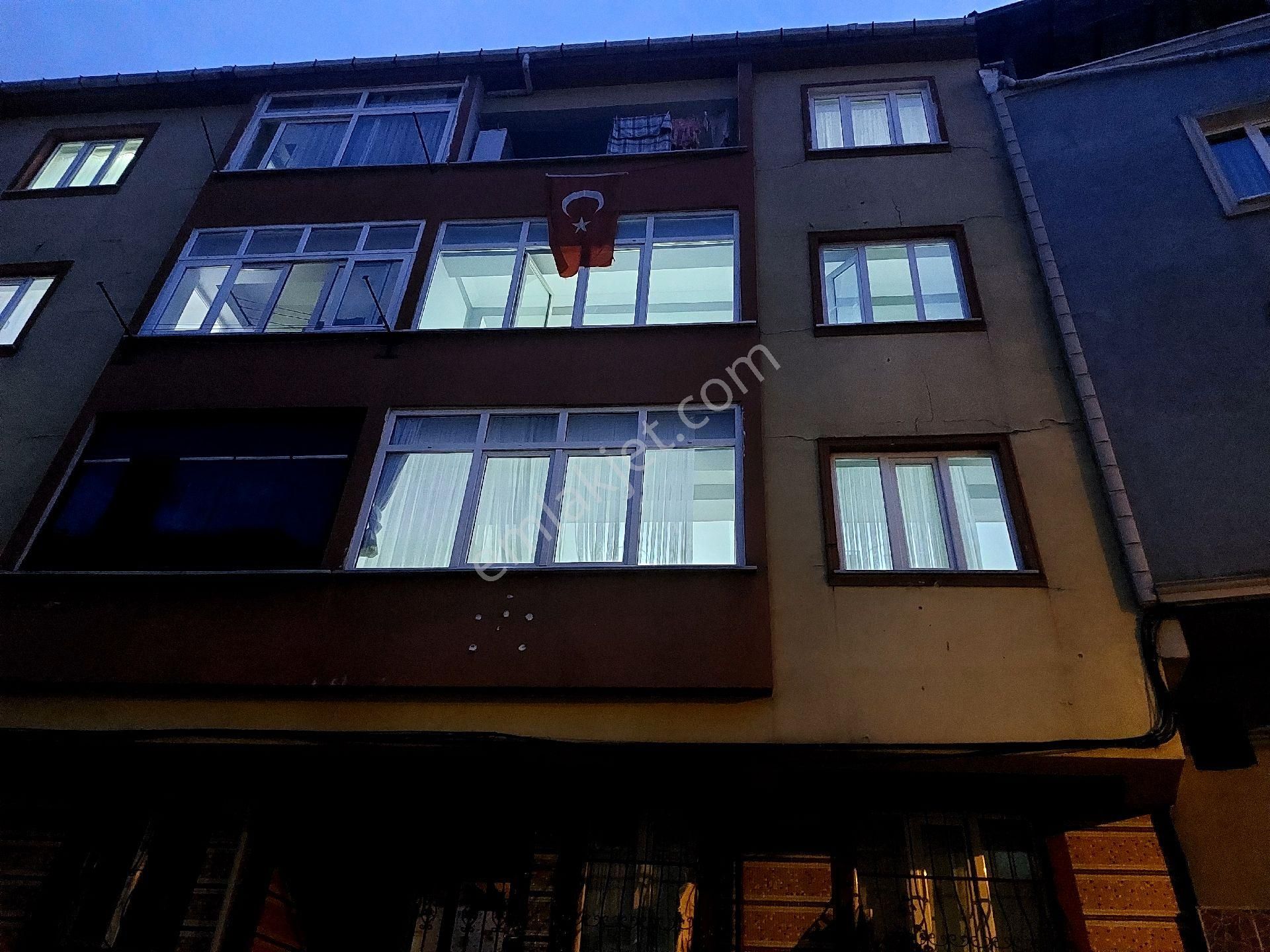 Gaziosmanpaşa Küçükköy Yeni Mah De Acil Satılık Daire 3.kat 2+1 85 M2